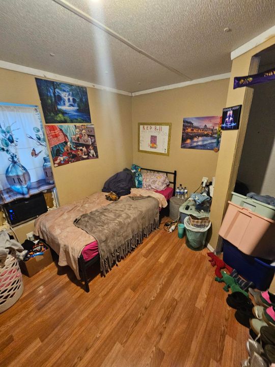 Active With Contract: $164,000 (4 beds, 2 baths, 1248 Square Feet)