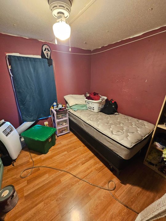 Active With Contract: $164,000 (4 beds, 2 baths, 1248 Square Feet)