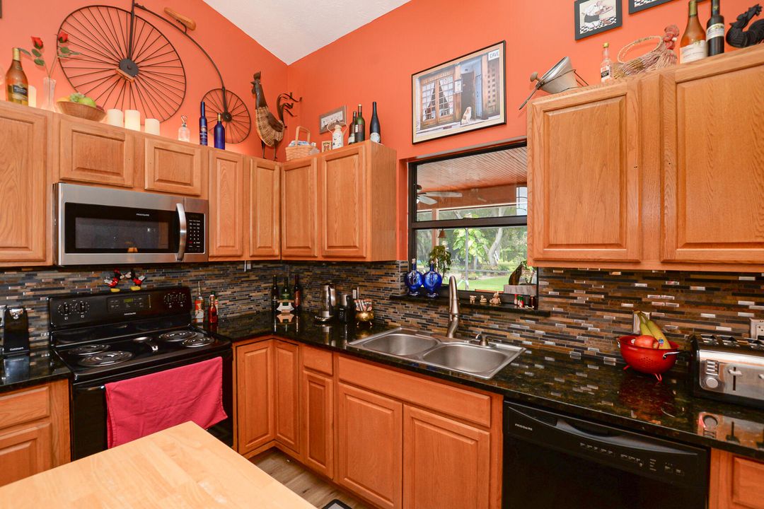 For Sale: $625,000 (4 beds, 2 baths, 2506 Square Feet)