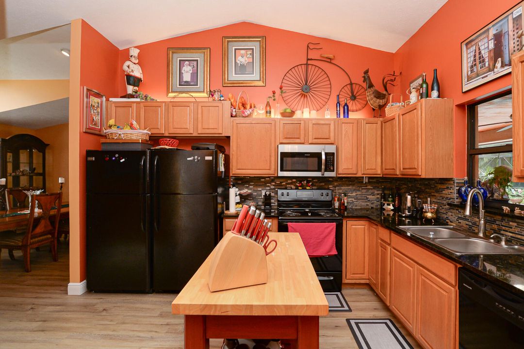 For Sale: $625,000 (4 beds, 2 baths, 2506 Square Feet)