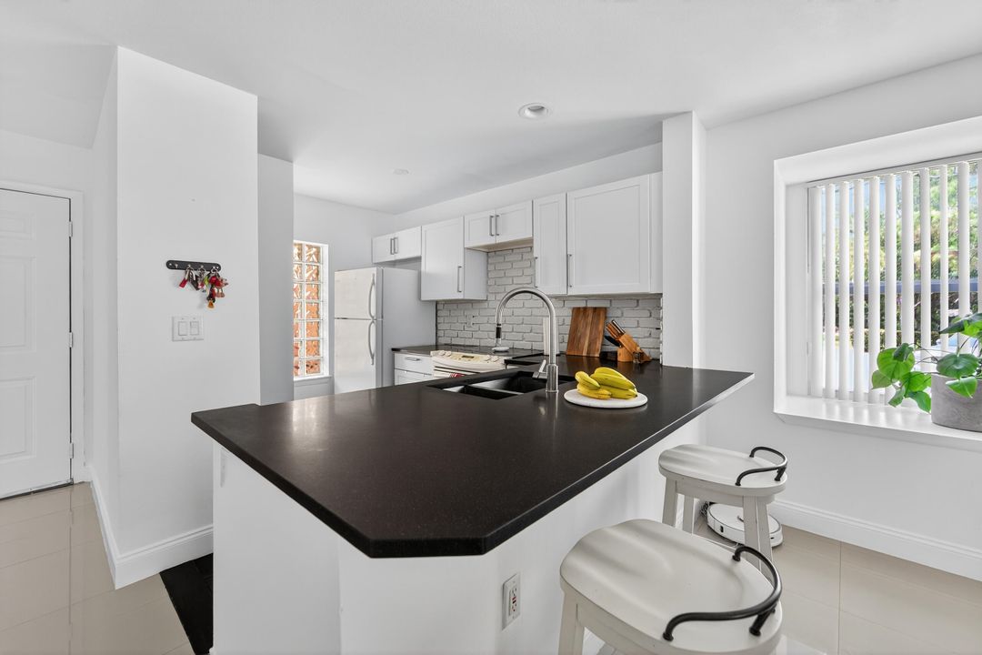 Под контрактом: $1,895 (2 спален, 2 ванн, 906 Квадратных фут)