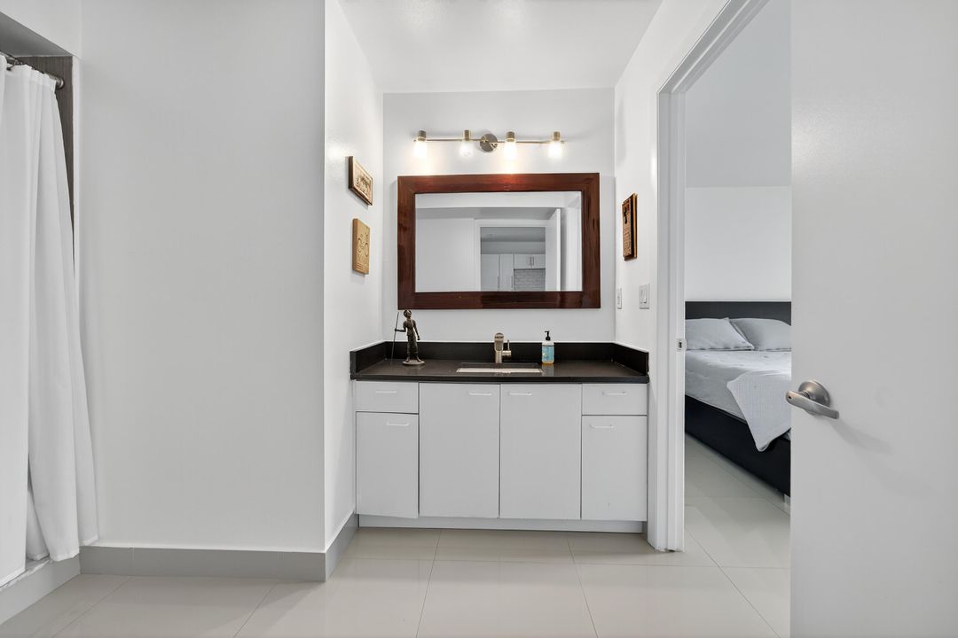 Под контрактом: $1,895 (2 спален, 2 ванн, 906 Квадратных фут)