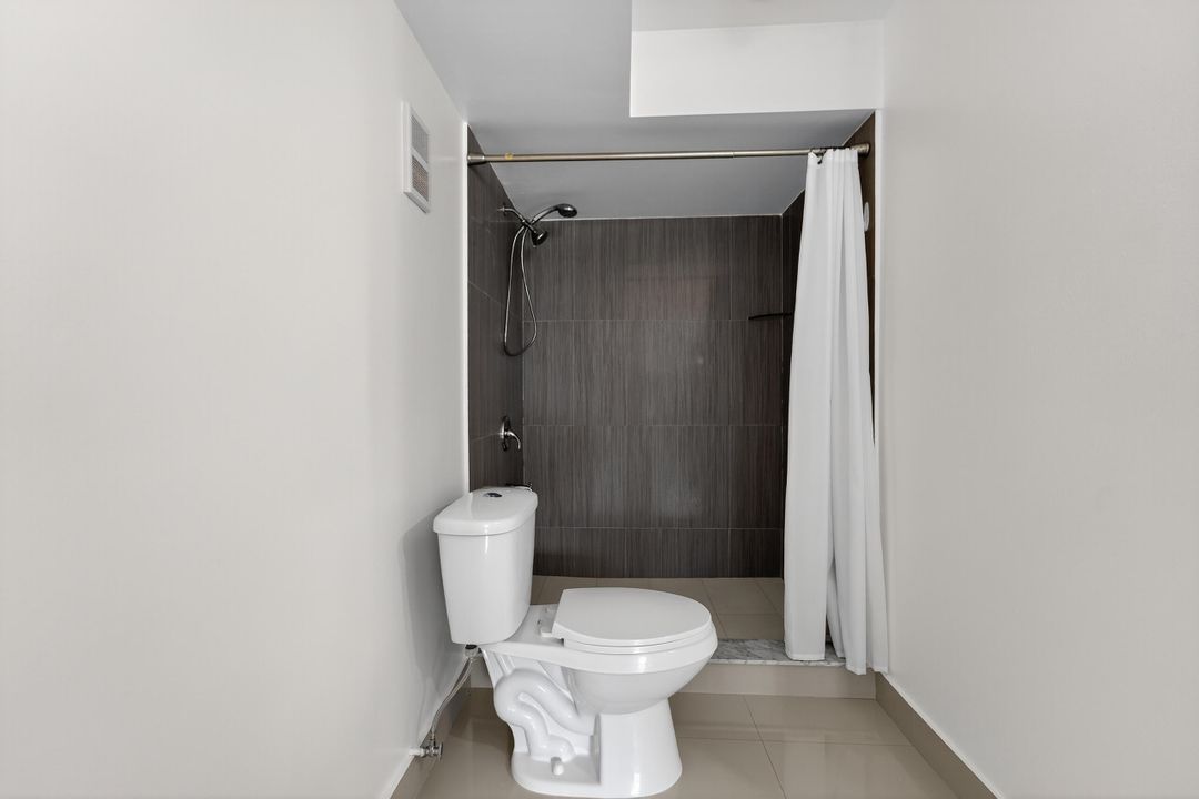 Под контрактом: $1,895 (2 спален, 2 ванн, 906 Квадратных фут)