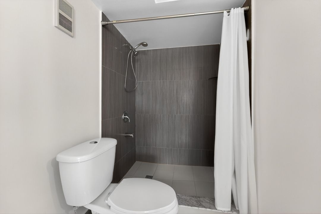 Под контрактом: $1,895 (2 спален, 2 ванн, 906 Квадратных фут)