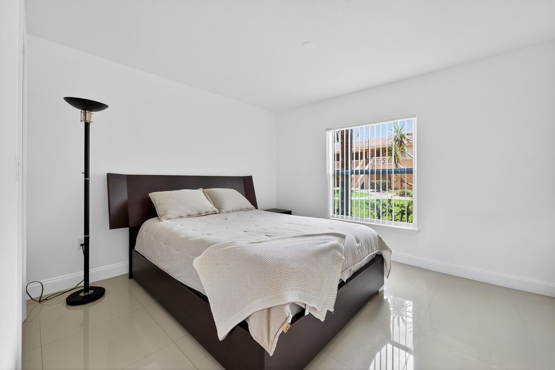 Под контрактом: $1,895 (2 спален, 2 ванн, 906 Квадратных фут)