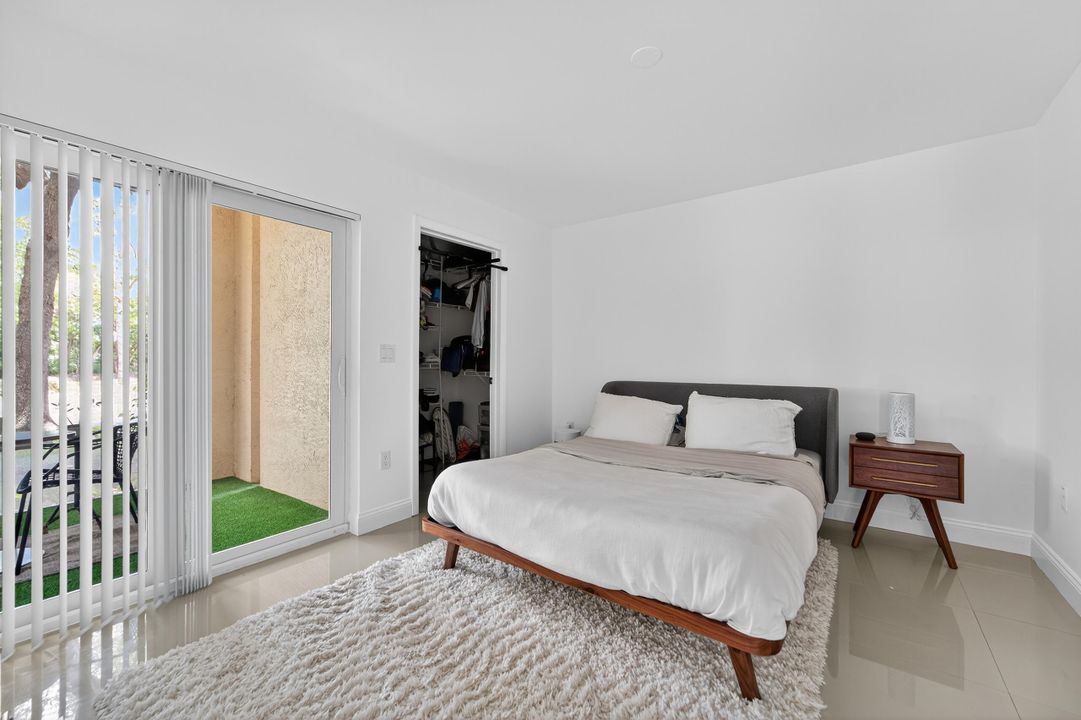 Под контрактом: $1,895 (2 спален, 2 ванн, 906 Квадратных фут)