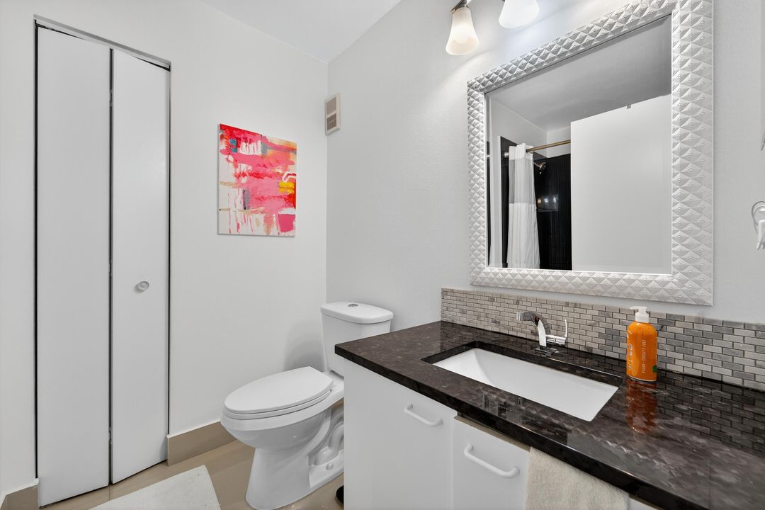 Под контрактом: $1,895 (2 спален, 2 ванн, 906 Квадратных фут)