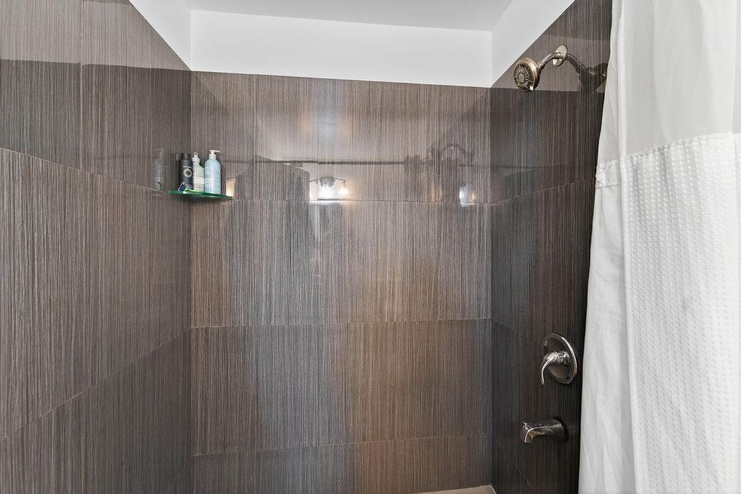 Под контрактом: $1,895 (2 спален, 2 ванн, 906 Квадратных фут)