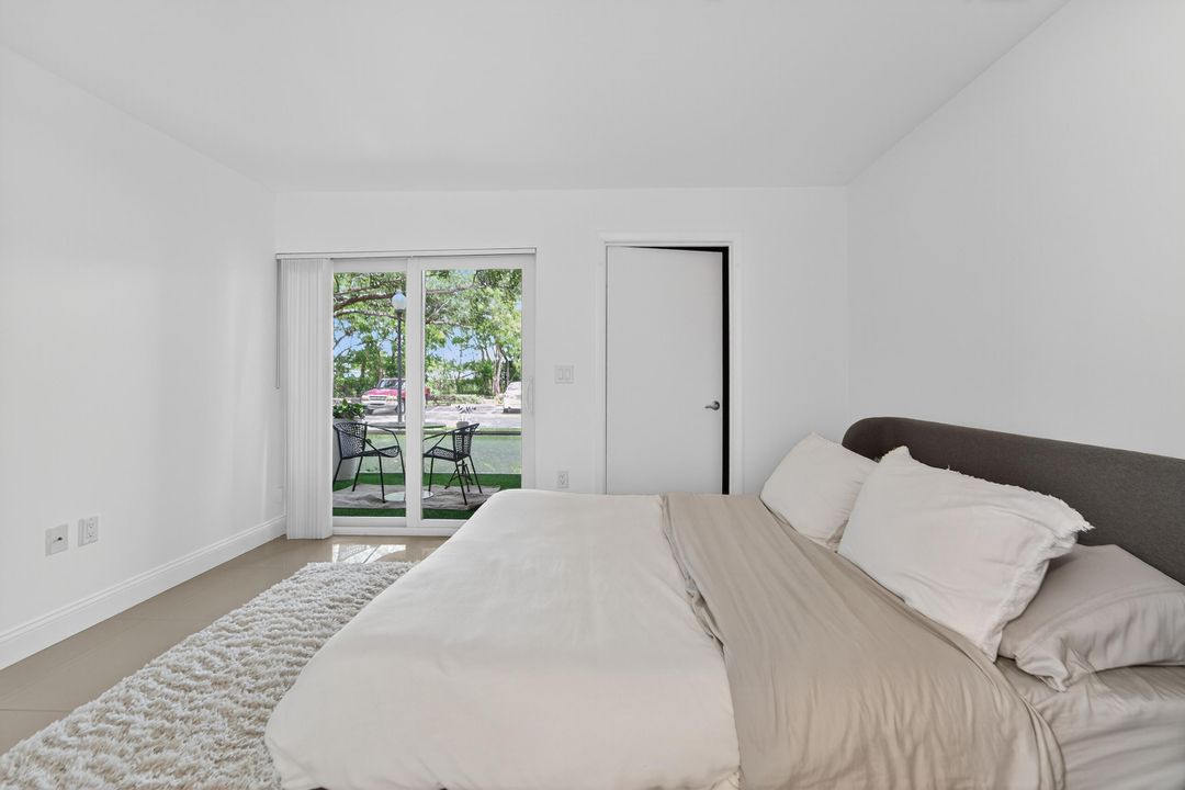 Под контрактом: $1,895 (2 спален, 2 ванн, 906 Квадратных фут)