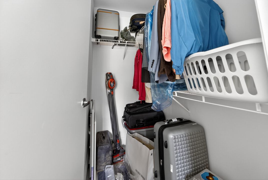 Под контрактом: $1,895 (2 спален, 2 ванн, 906 Квадратных фут)