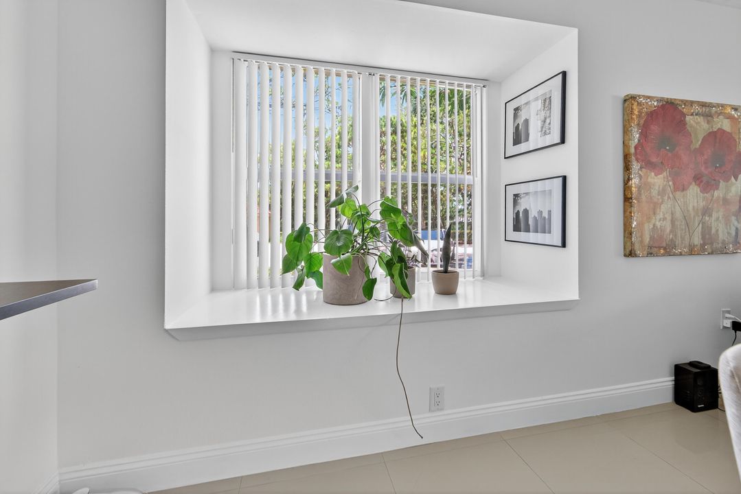 Под контрактом: $1,895 (2 спален, 2 ванн, 906 Квадратных фут)