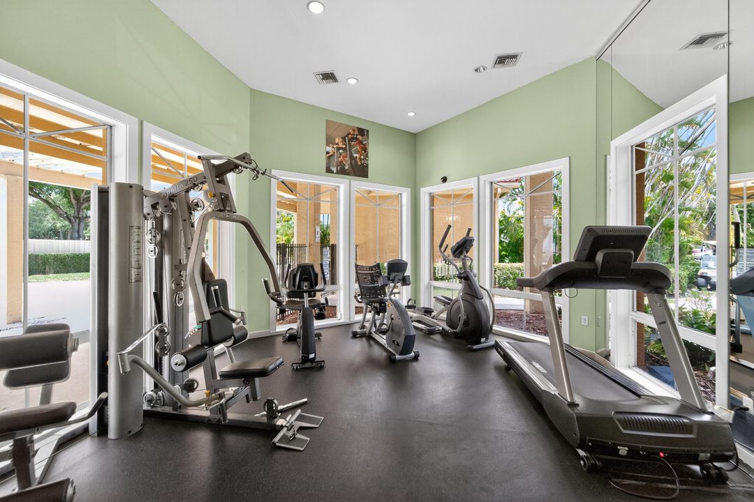 Под контрактом: $1,895 (2 спален, 2 ванн, 906 Квадратных фут)