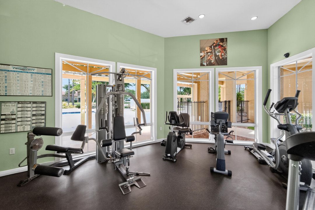 Под контрактом: $1,895 (2 спален, 2 ванн, 906 Квадратных фут)