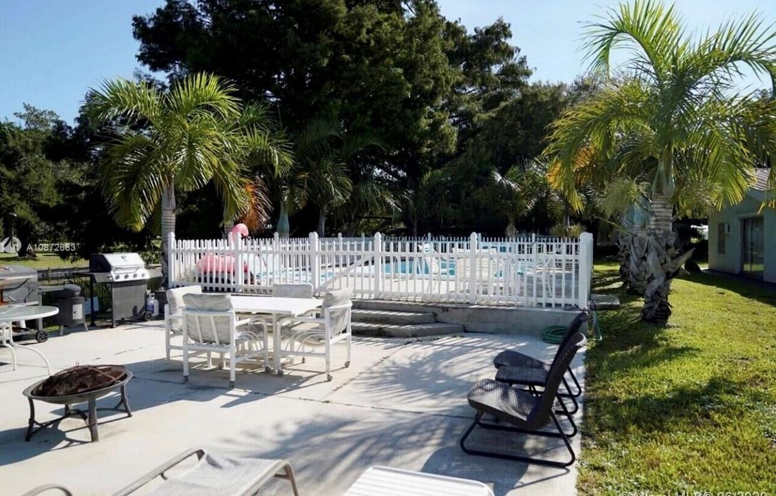 For Rent: $1,300 (2 beds, 2 baths, 1400 Square Feet)