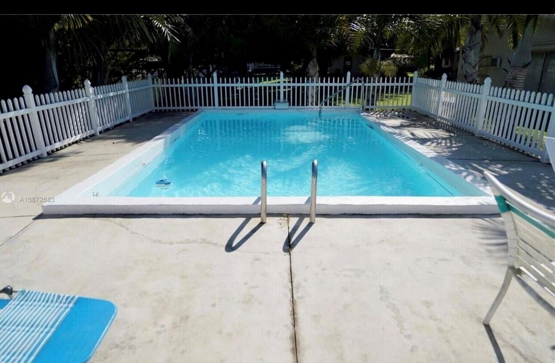 For Rent: $1,300 (2 beds, 2 baths, 1400 Square Feet)