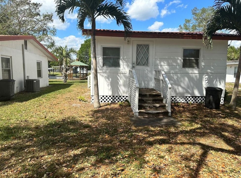 For Rent: $1,300 (2 beds, 2 baths, 1400 Square Feet)