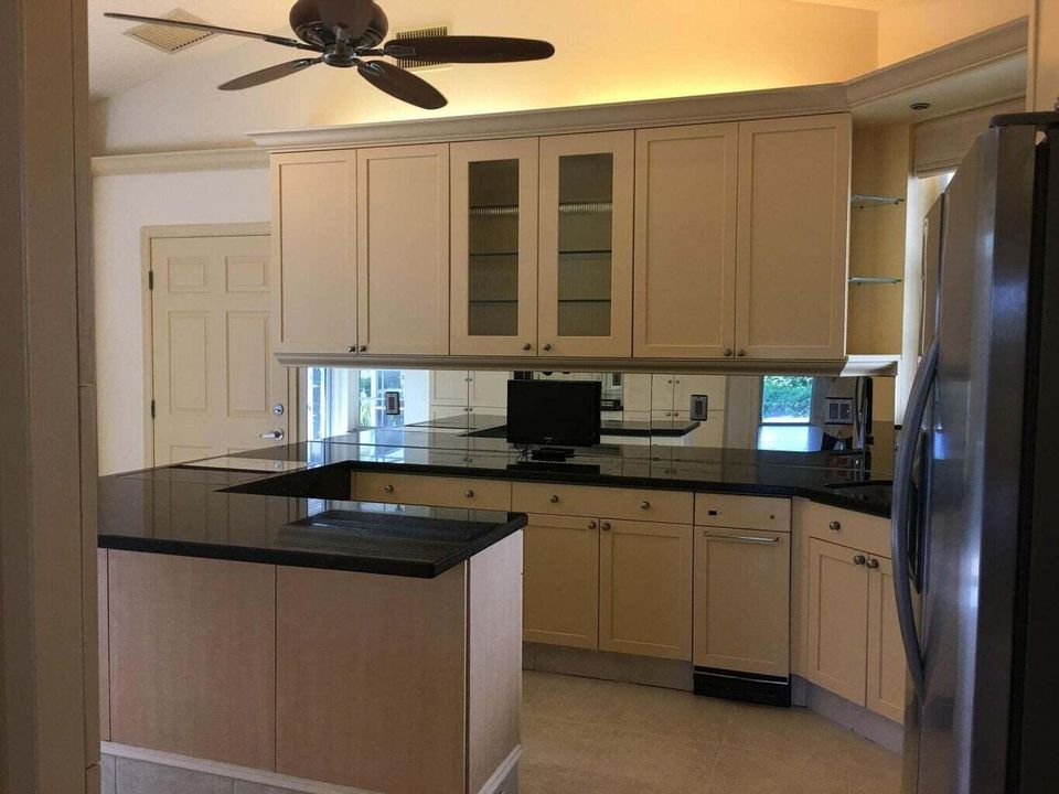 For Rent: $5,000 (2 beds, 2 baths, 1741 Square Feet)