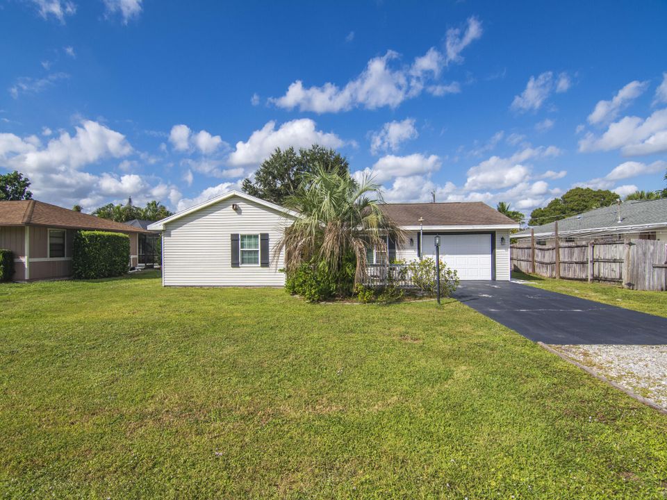 Recently Sold: $285,000 (2 beds, 2 baths, 1434 Square Feet)