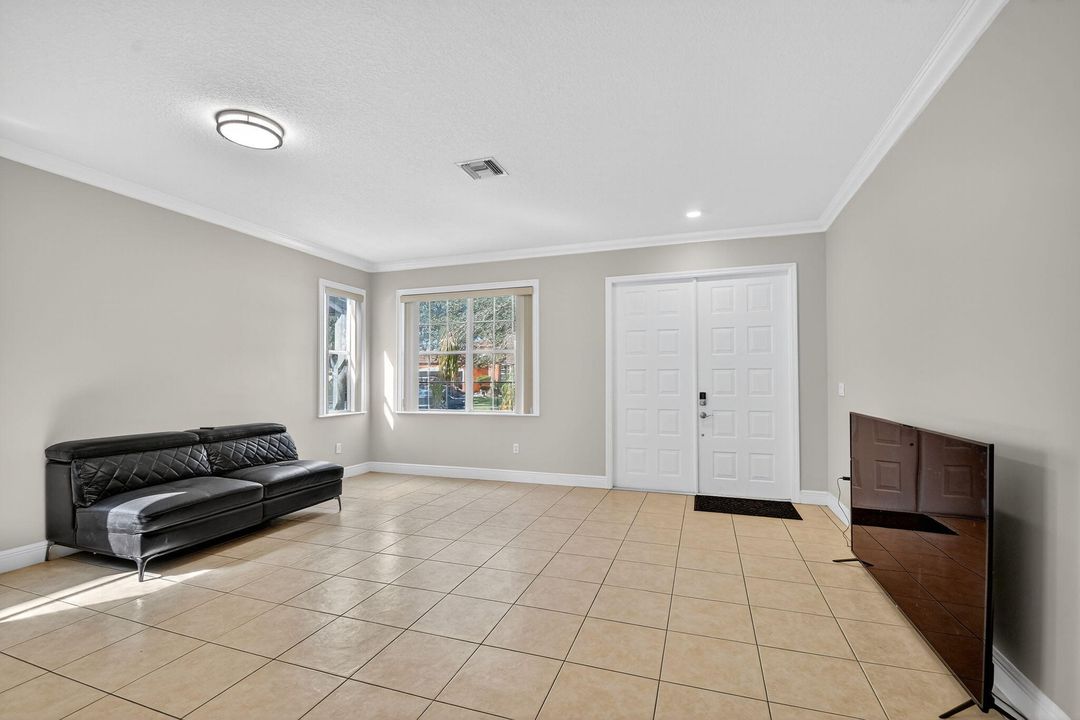 For Sale: $570,000 (4 beds, 2 baths, 2565 Square Feet)