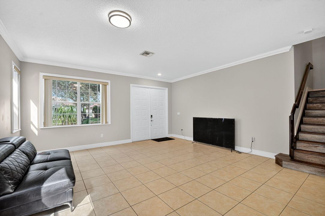 For Sale: $570,000 (4 beds, 2 baths, 2565 Square Feet)