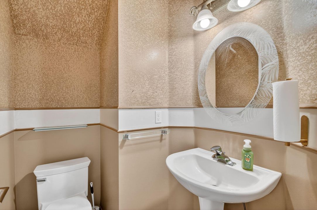 For Sale: $570,000 (4 beds, 2 baths, 2565 Square Feet)