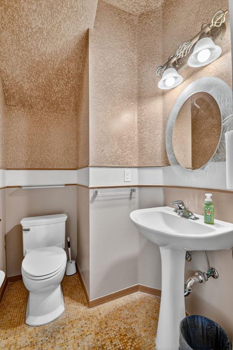 For Sale: $570,000 (4 beds, 2 baths, 2565 Square Feet)