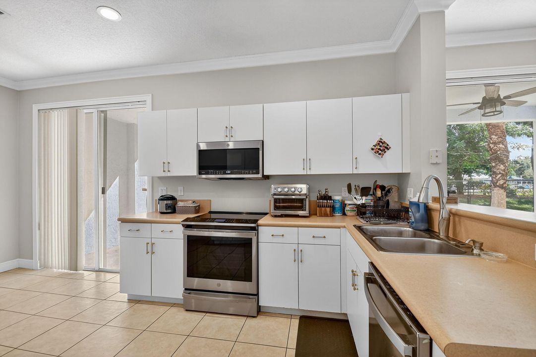 For Sale: $570,000 (4 beds, 2 baths, 2565 Square Feet)