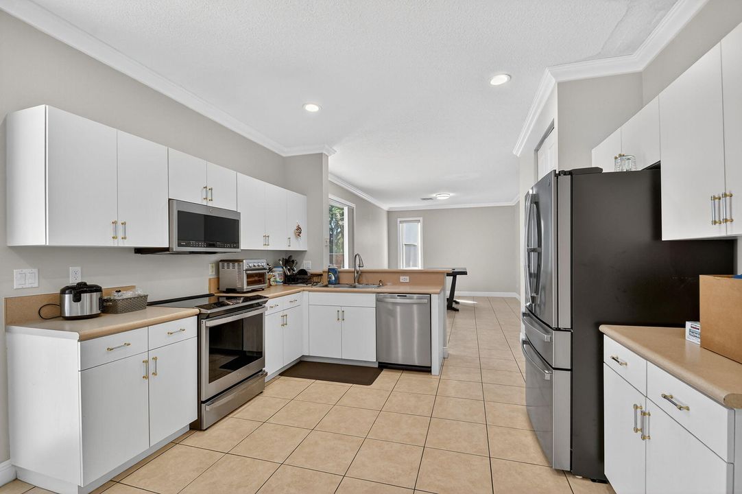 For Sale: $570,000 (4 beds, 2 baths, 2565 Square Feet)