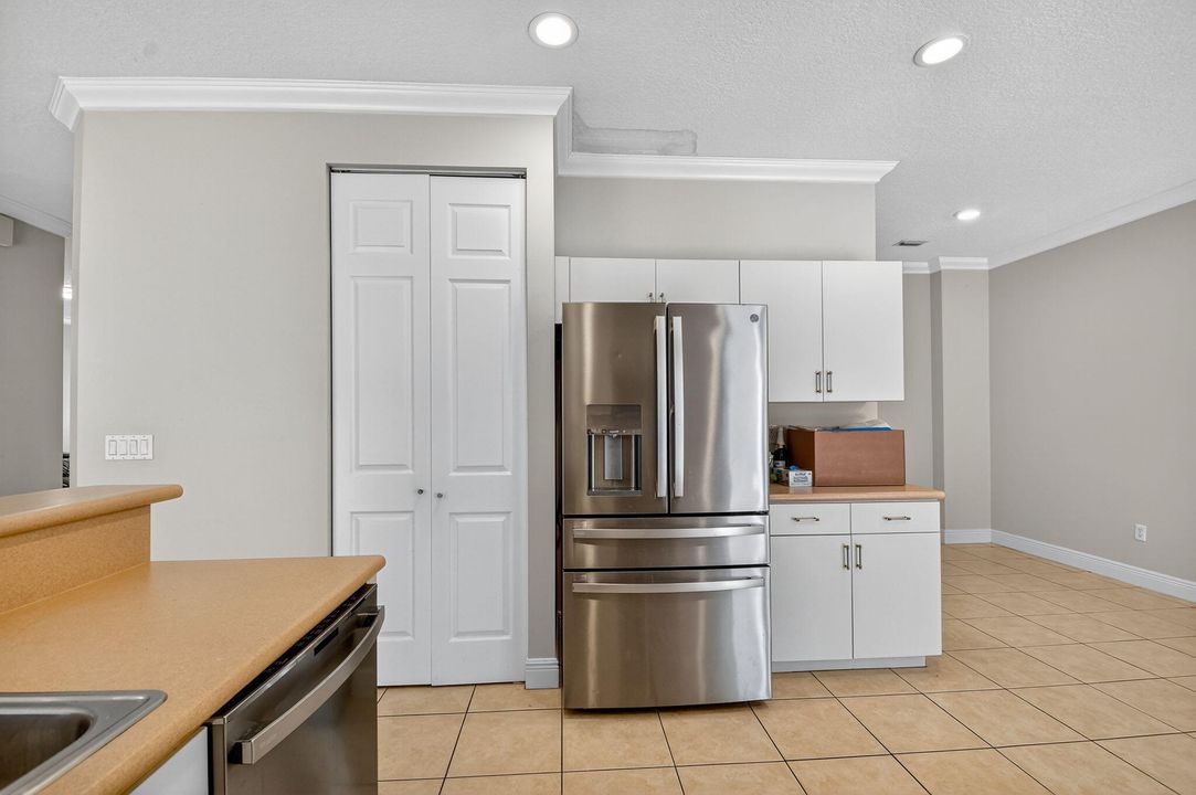 For Sale: $570,000 (4 beds, 2 baths, 2565 Square Feet)