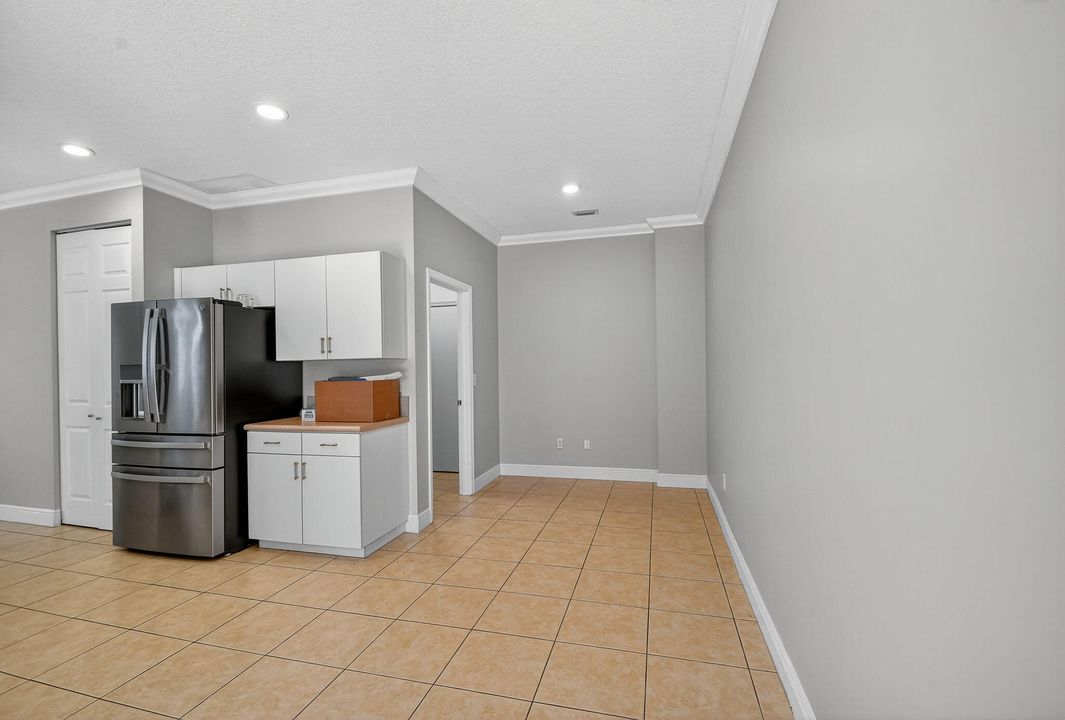 For Sale: $570,000 (4 beds, 2 baths, 2565 Square Feet)