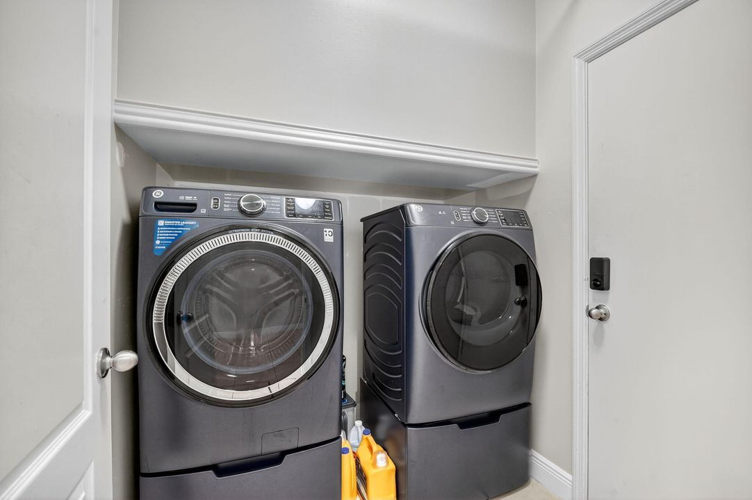 For Sale: $570,000 (4 beds, 2 baths, 2565 Square Feet)