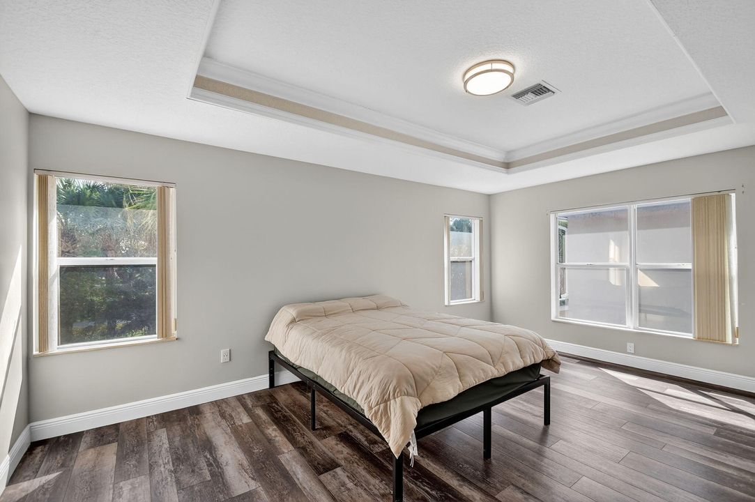 For Sale: $570,000 (4 beds, 2 baths, 2565 Square Feet)