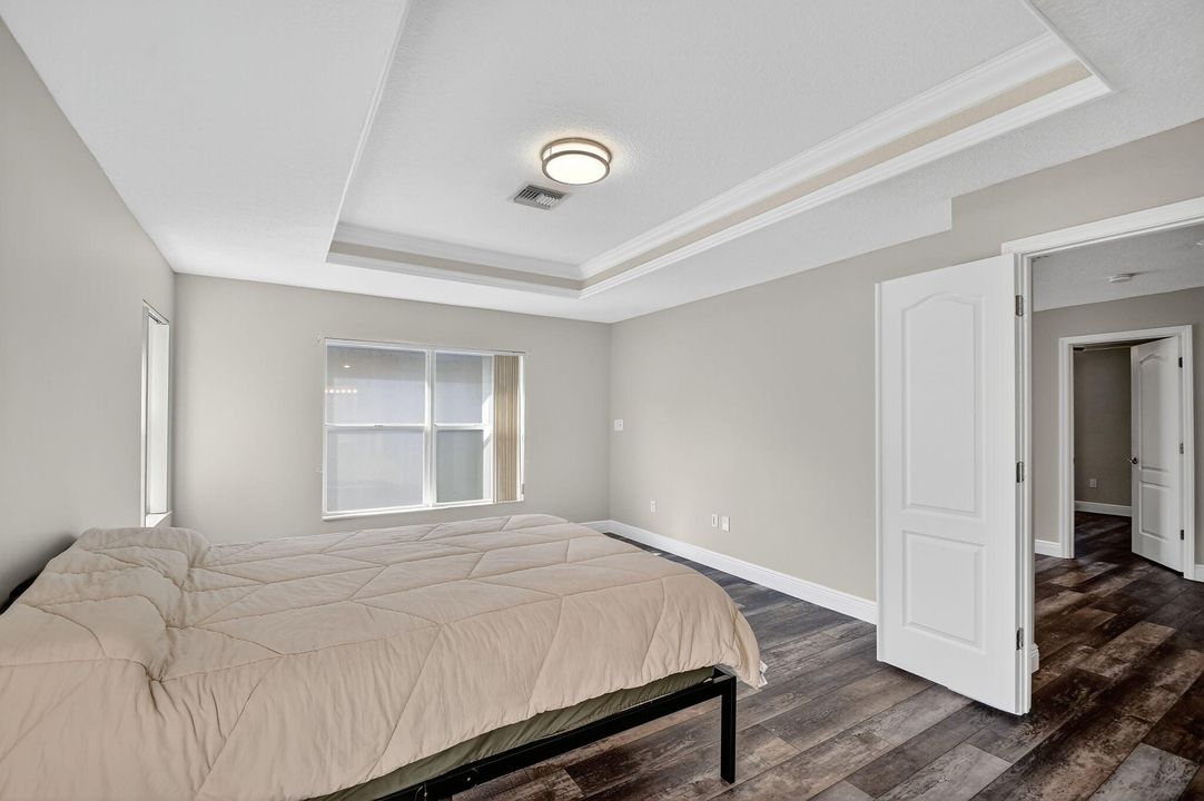 For Sale: $570,000 (4 beds, 2 baths, 2565 Square Feet)