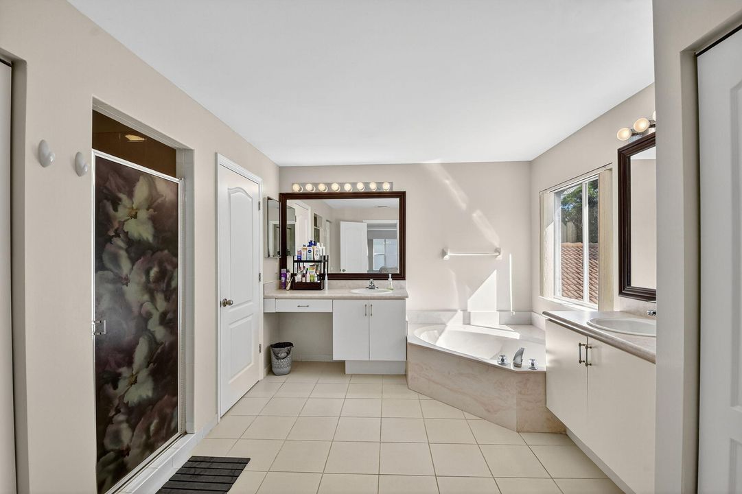 For Sale: $570,000 (4 beds, 2 baths, 2565 Square Feet)