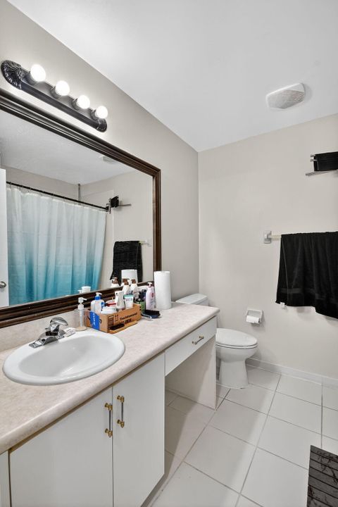 For Sale: $570,000 (4 beds, 2 baths, 2565 Square Feet)