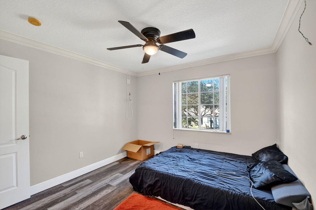 For Sale: $570,000 (4 beds, 2 baths, 2565 Square Feet)