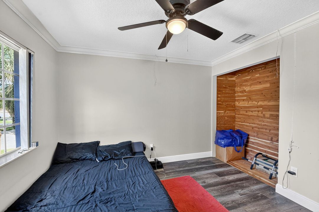 For Sale: $570,000 (4 beds, 2 baths, 2565 Square Feet)