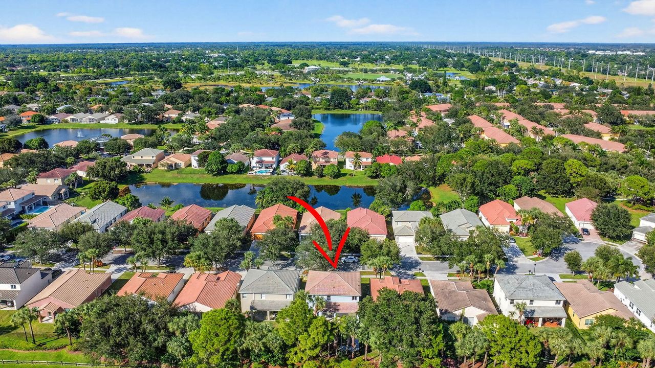 For Sale: $570,000 (4 beds, 2 baths, 2565 Square Feet)