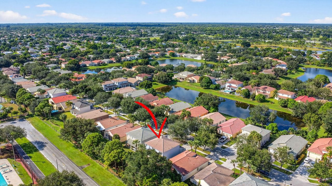 For Sale: $570,000 (4 beds, 2 baths, 2565 Square Feet)