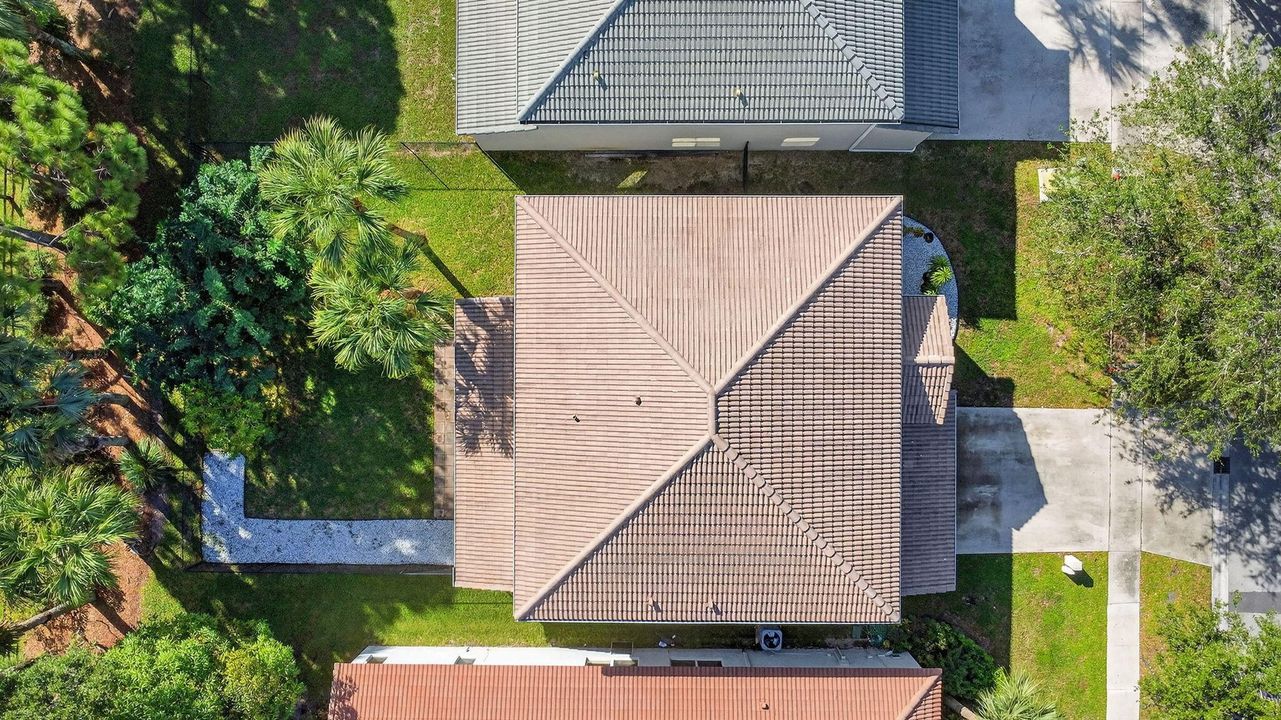 For Sale: $570,000 (4 beds, 2 baths, 2565 Square Feet)