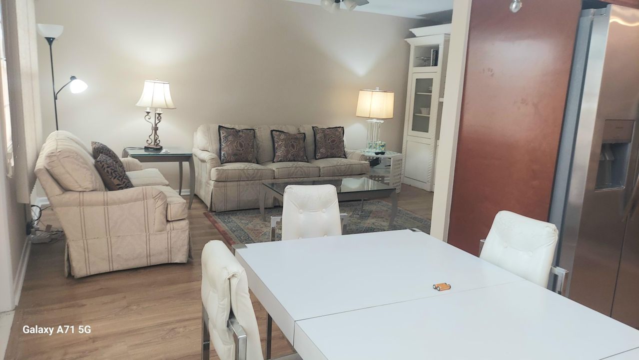 For Rent: $1,800 (2 beds, 2 baths, 916 Square Feet)