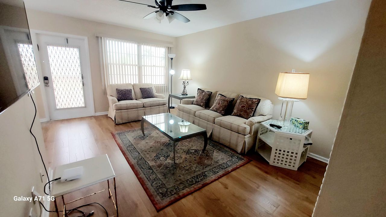 For Rent: $1,800 (2 beds, 2 baths, 916 Square Feet)