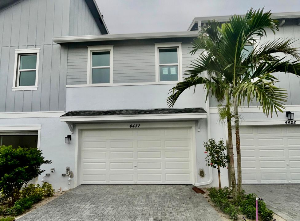 For Rent: $3,000 (3 beds, 2 baths, 1536 Square Feet)