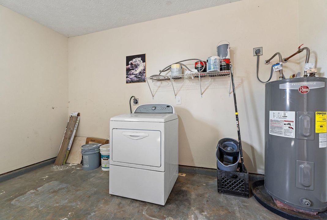 合同活跃: $329,500 (3 贝兹, 2 浴室, 1224 平方英尺)