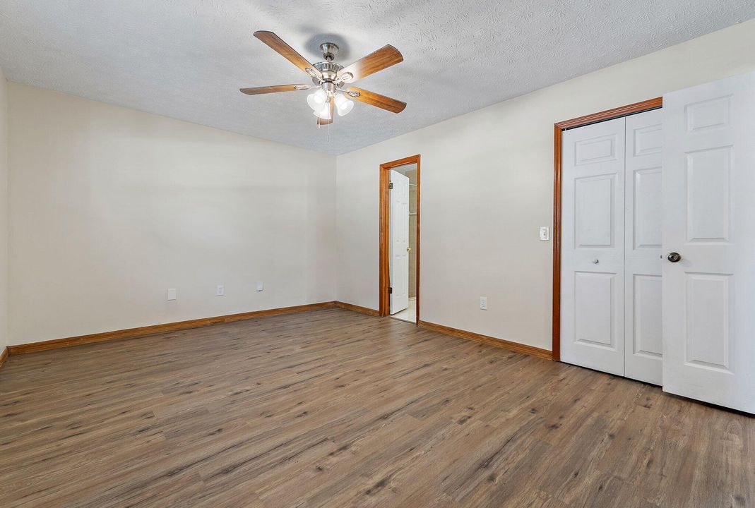 合同活跃: $329,500 (3 贝兹, 2 浴室, 1224 平方英尺)