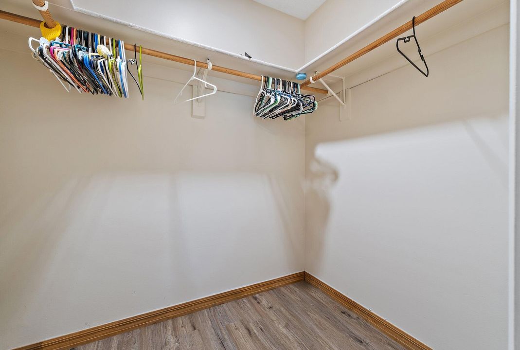 合同活跃: $329,500 (3 贝兹, 2 浴室, 1224 平方英尺)