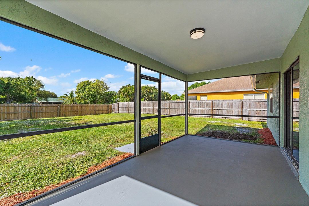 合同活跃: $329,500 (3 贝兹, 2 浴室, 1224 平方英尺)