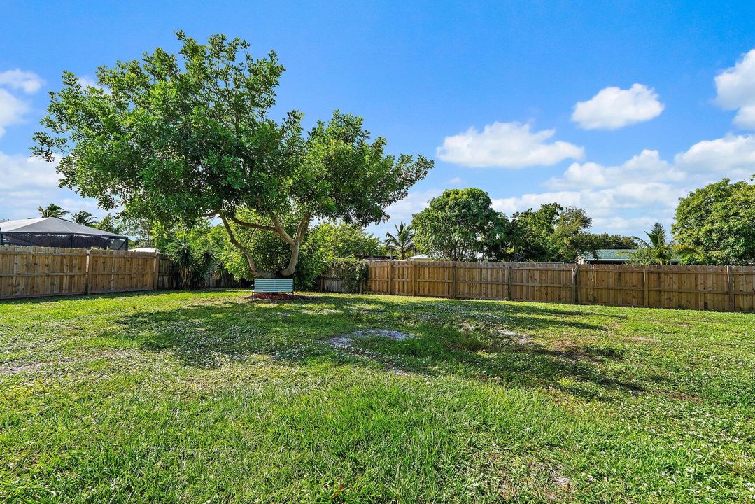 合同活跃: $329,500 (3 贝兹, 2 浴室, 1224 平方英尺)