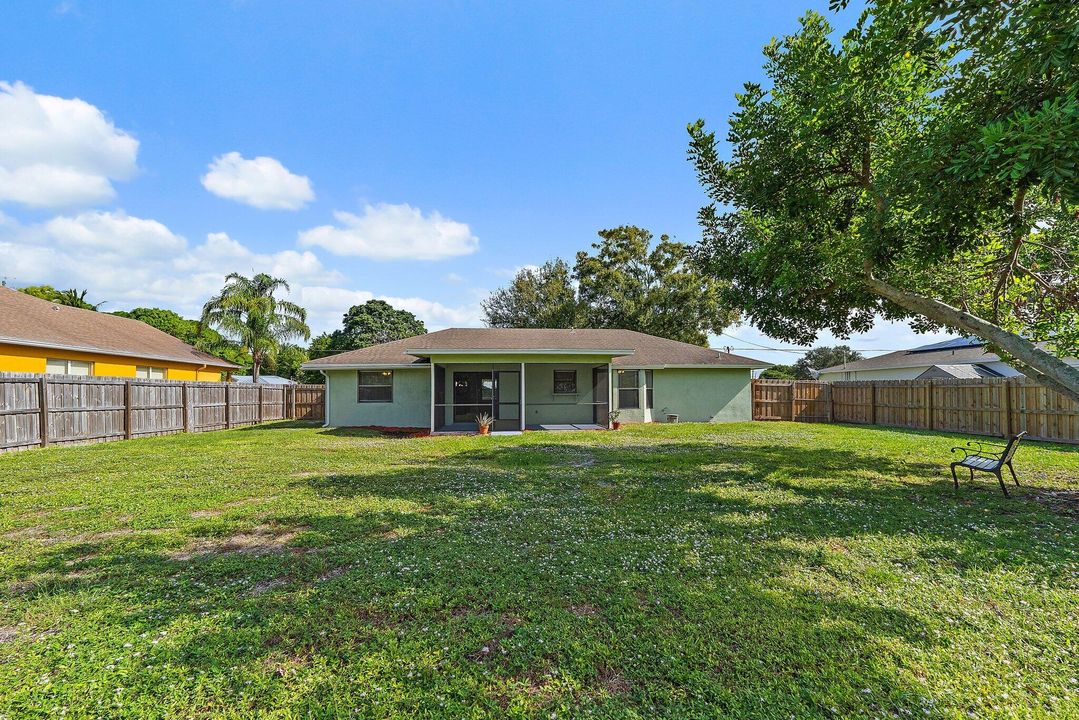 合同活跃: $329,500 (3 贝兹, 2 浴室, 1224 平方英尺)