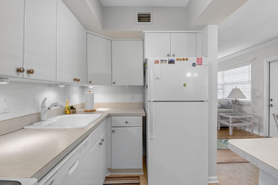 На продажу: $249,000 (2 спален, 1 ванн, 1011 Квадратных фут)